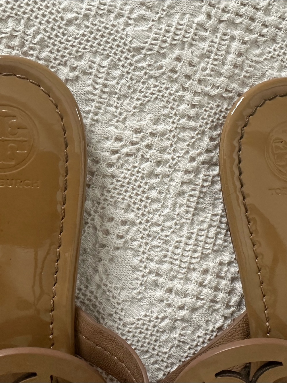 Tory Burch Patent Miller Logo Toe-Thong Sandals in Camel - Picture 11 of 14